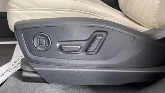2019 Audi e-tron WA1LAAGE8KB009077