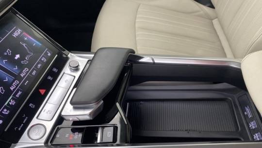 2019 Audi e-tron WA1LAAGE8KB009077