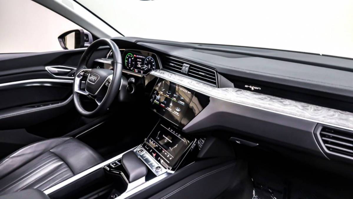 2021 Audi e-tron WA1LAAGE4MB011864