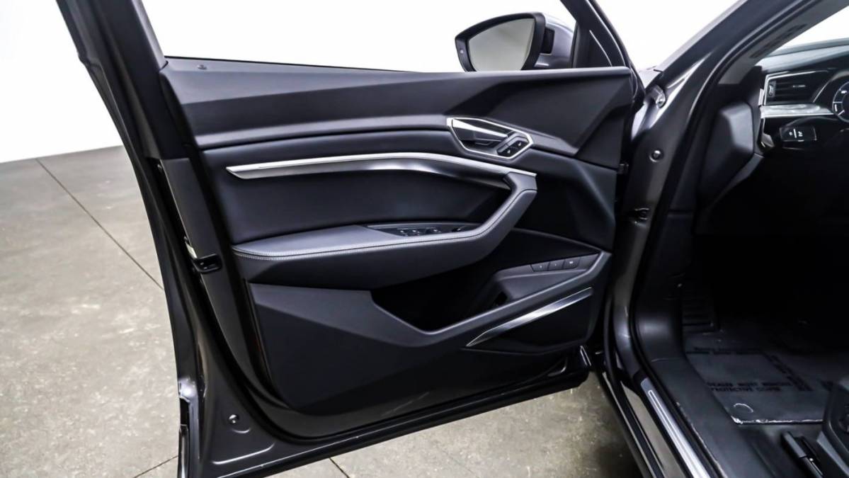2021 Audi e-tron WA1LAAGE4MB011864