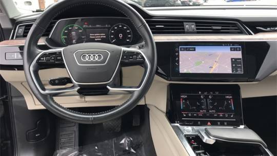 2019 Audi e-tron WA1LAAGE1KB012595