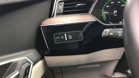 2019 Audi e-tron WA1LAAGE1KB012595