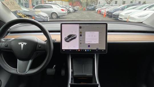 2020 Tesla Model Y 5YJYGDEE3LF008951