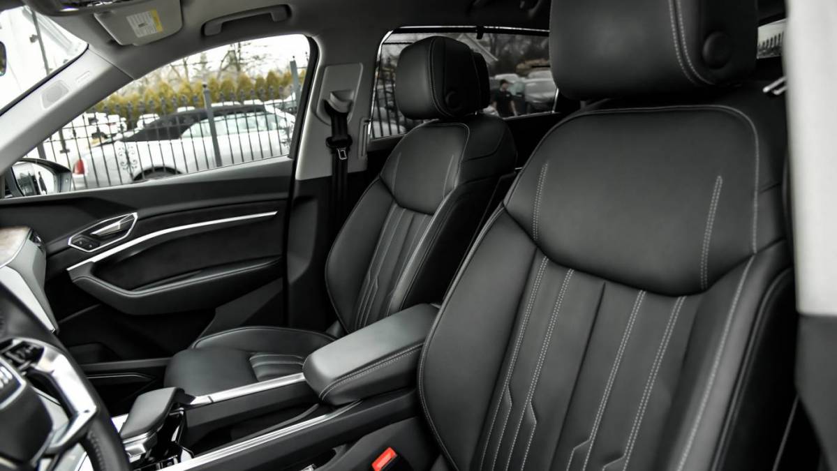 2019 Audi e-tron WA1VAAGE8KB023313
