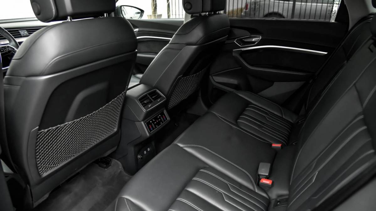 2019 Audi e-tron WA1VAAGE8KB023313