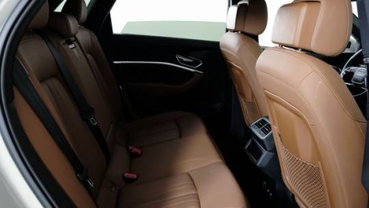 2019 Audi e-tron WA1LABGE7KB015376