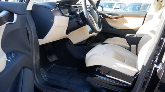2017 Tesla Model X 5YJXCDE29HF043952