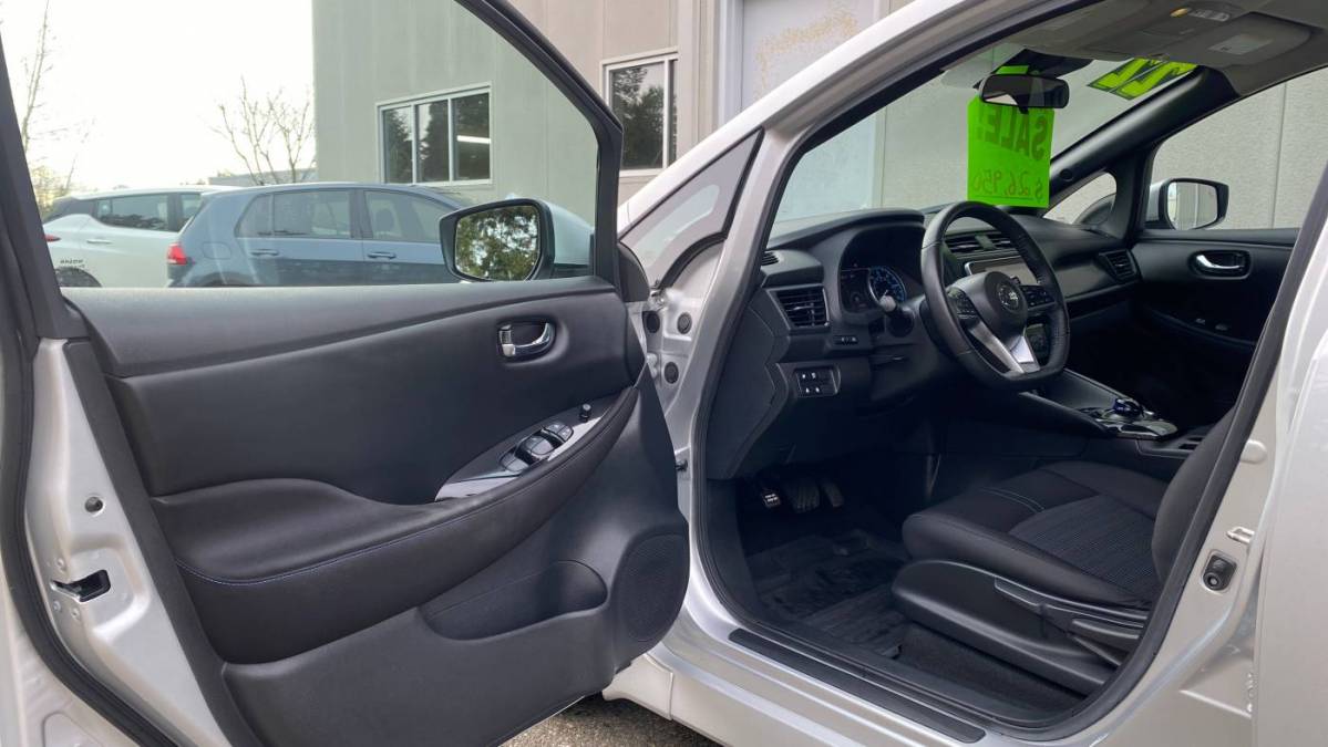 2022 Nissan LEAF 1N4AZ1CV2NC551971