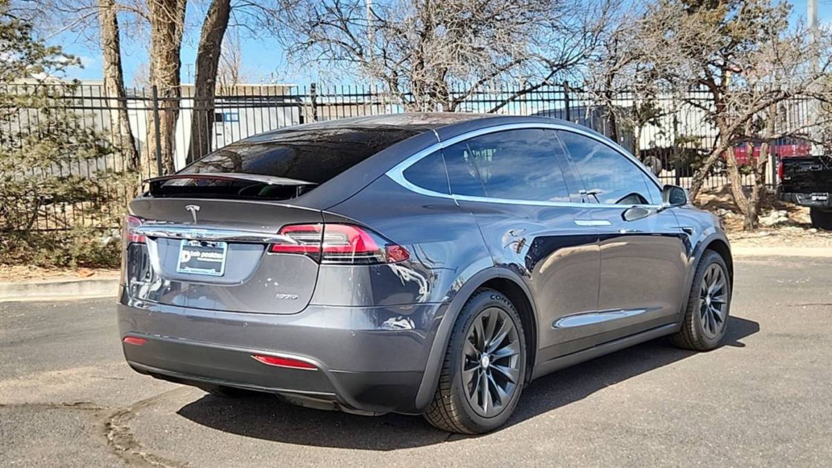 2017 Tesla Model X 5YJXCBE26HF058056