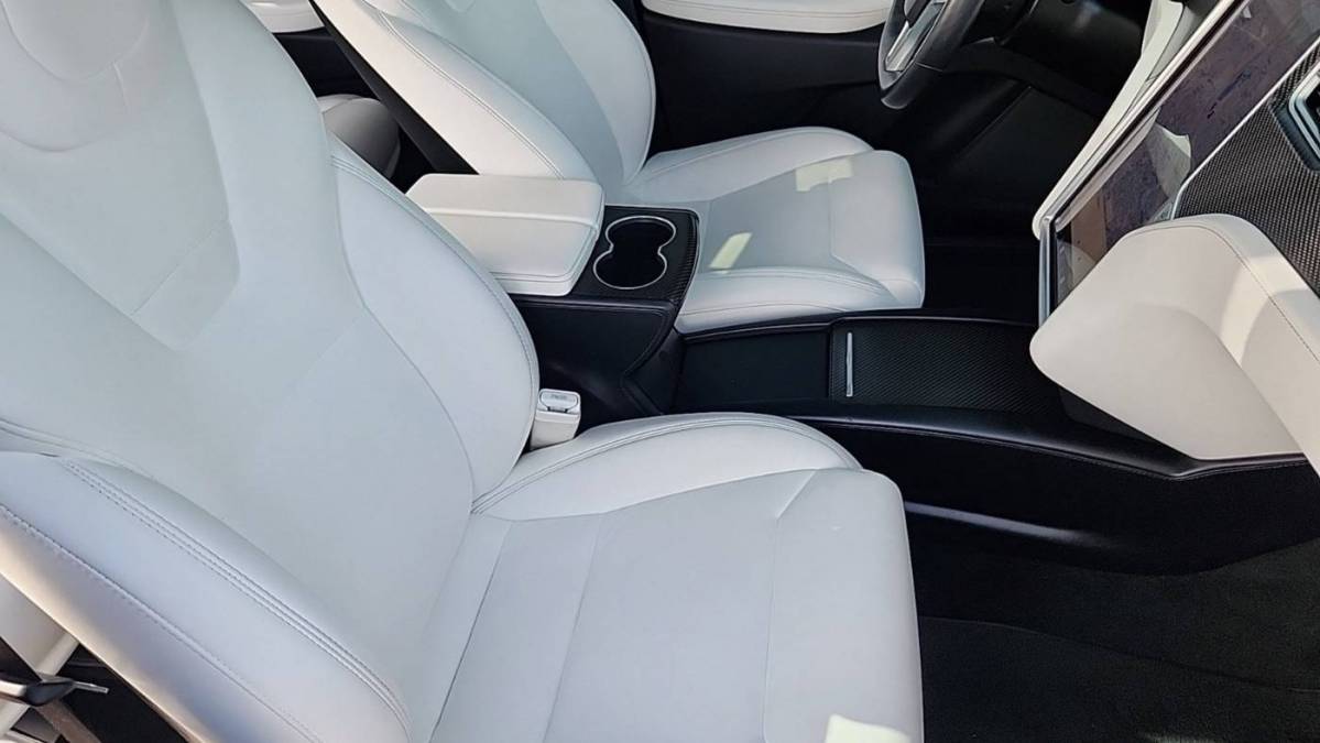 2017 Tesla Model X 5YJXCBE26HF058056