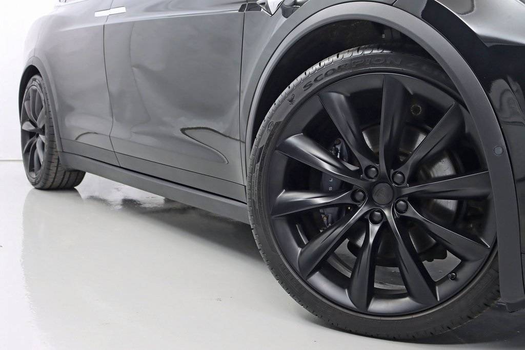 2018 Tesla Model X 5YJXCBE28JF127044