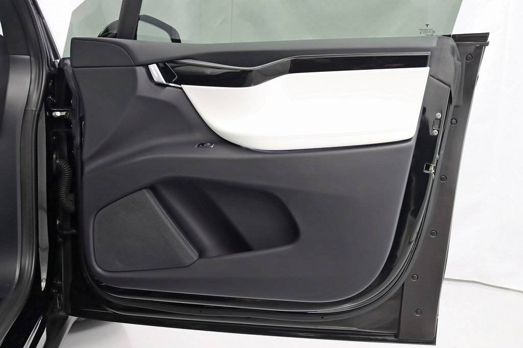 2018 Tesla Model X 5YJXCBE28JF127044