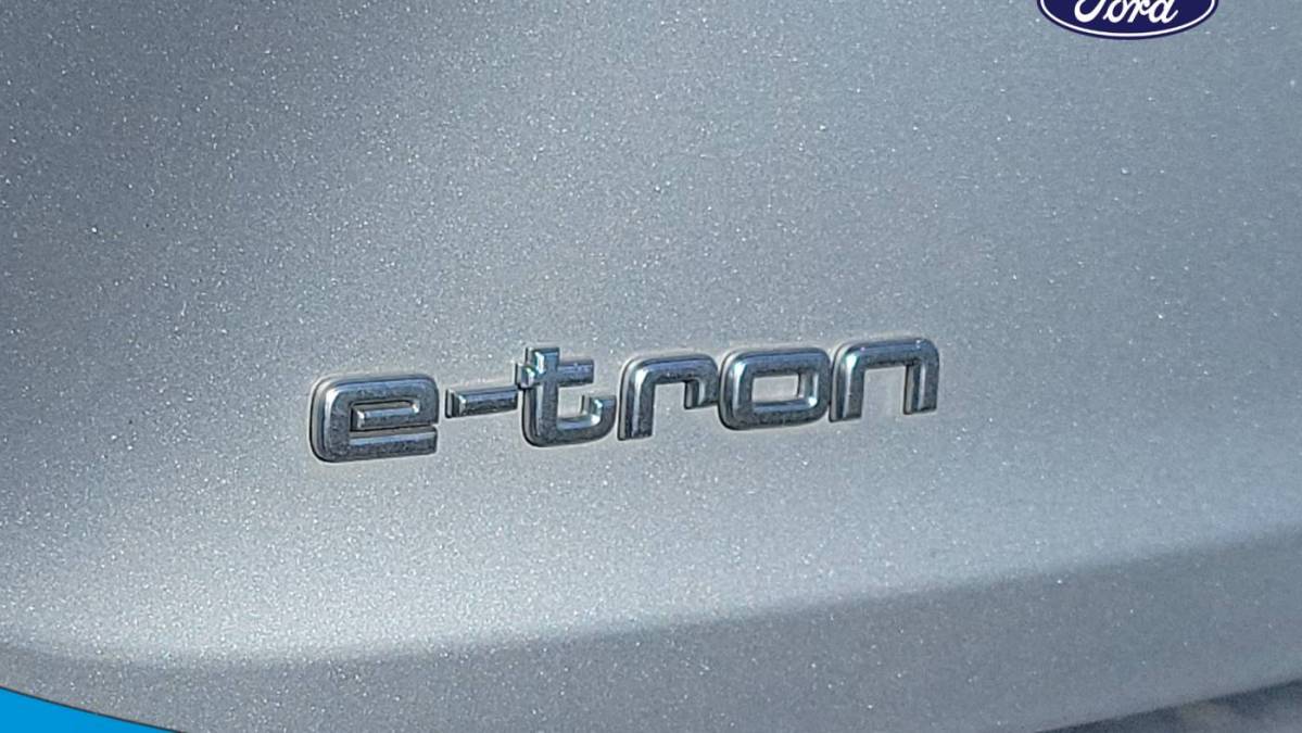 2019 Audi e-tron WA1VABGE3KB008773