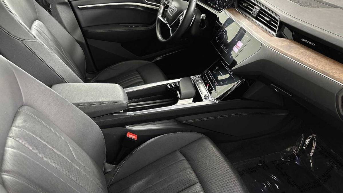 2019 Audi e-tron WA1LAAGE2KB017319