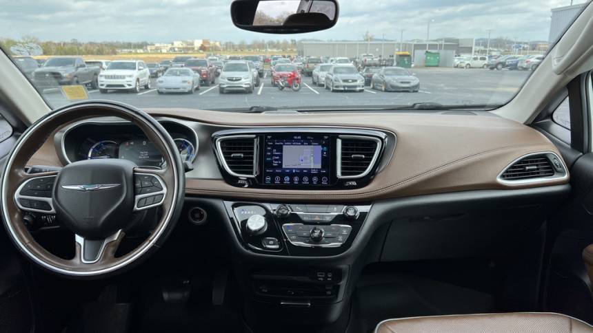 2018 Chrysler Pacifica Hybrid 2C4RC1N72JR230172
