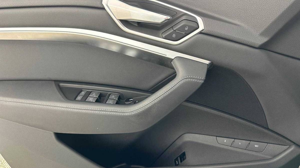 2019 Audi e-tron WA1LAAGE3KB024554