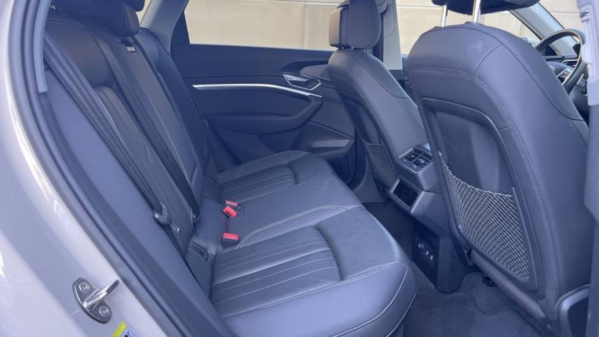 2019 Audi e-tron WA1LAAGE2KB024562