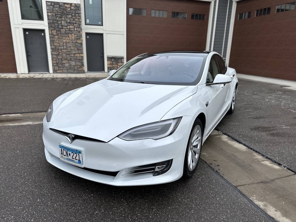 2017 Tesla Model S 5YJSA1E28HF202717