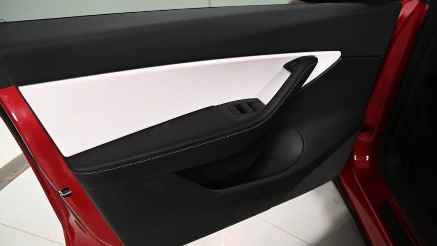 2021 Tesla Model Y 5YJYGDEE4MF198163