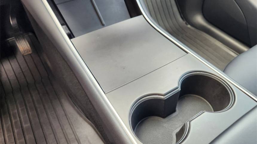 2020 Tesla Model Y 5YJYGDEE6LF031768