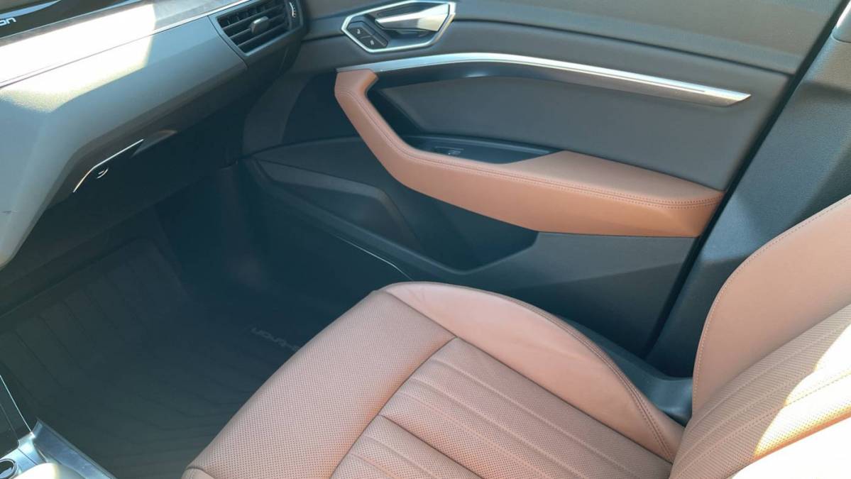 2019 Audi e-tron WA1LAAGE3KB020391