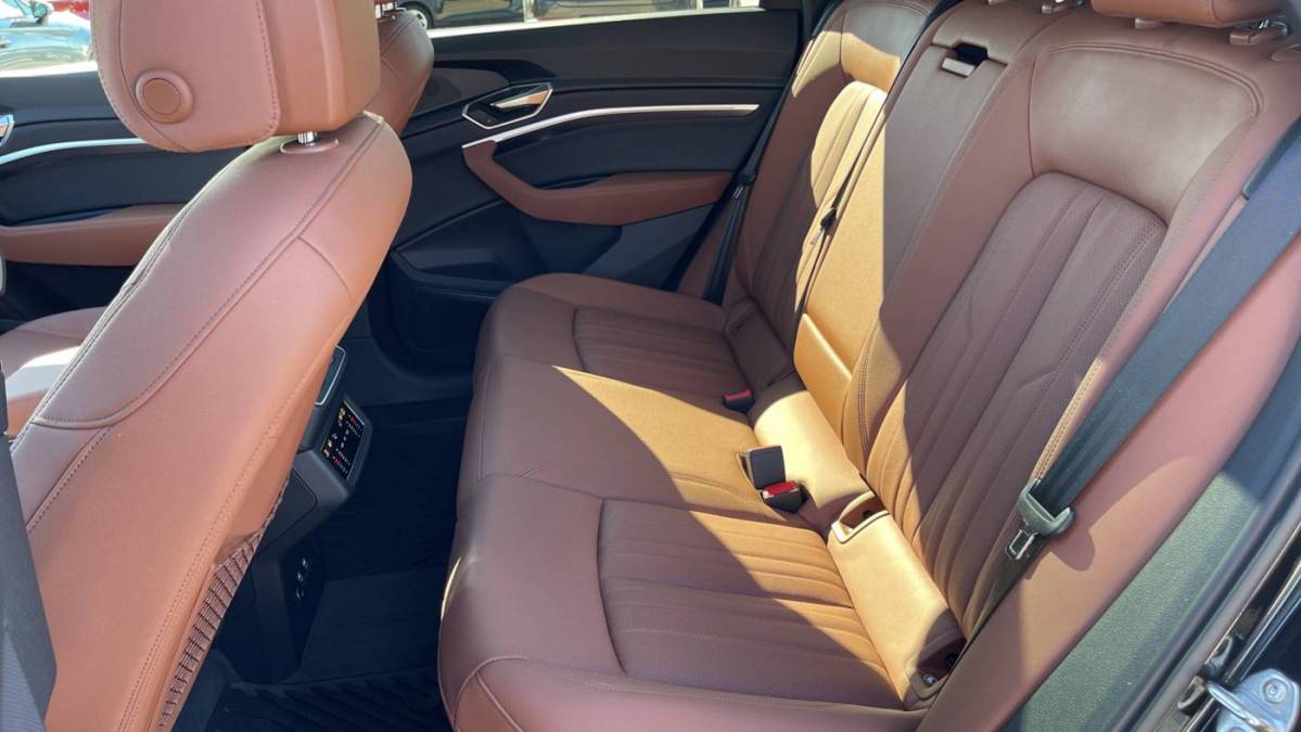 2019 Audi e-tron WA1LAAGE3KB020391