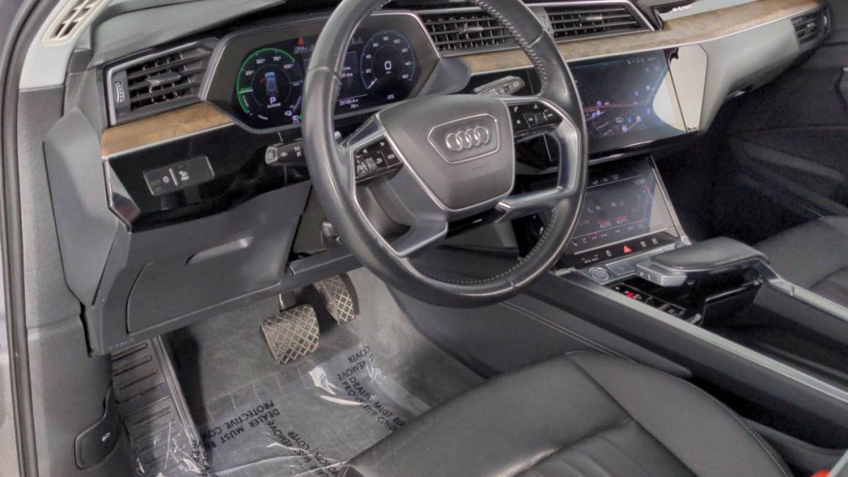2019 Audi e-tron WA1LAAGE7KB024458