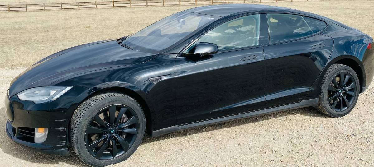 2015 Tesla Model S 5YJSA1S22FF081832