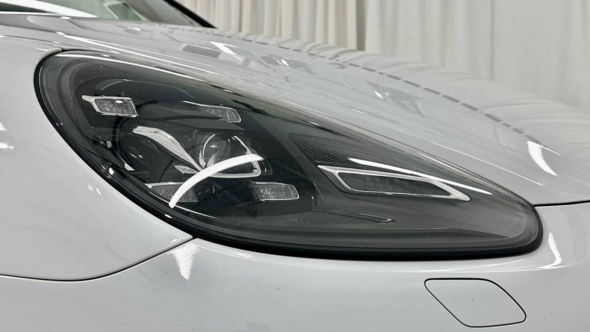 2017 Porsche Cayenne WP1AE2A23HLA71641