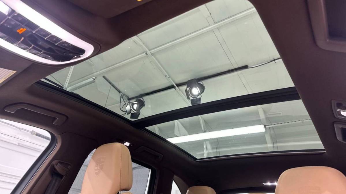 2017 Porsche Cayenne WP1AE2A23HLA71641