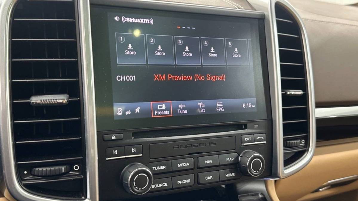 2017 Porsche Cayenne WP1AE2A23HLA71641