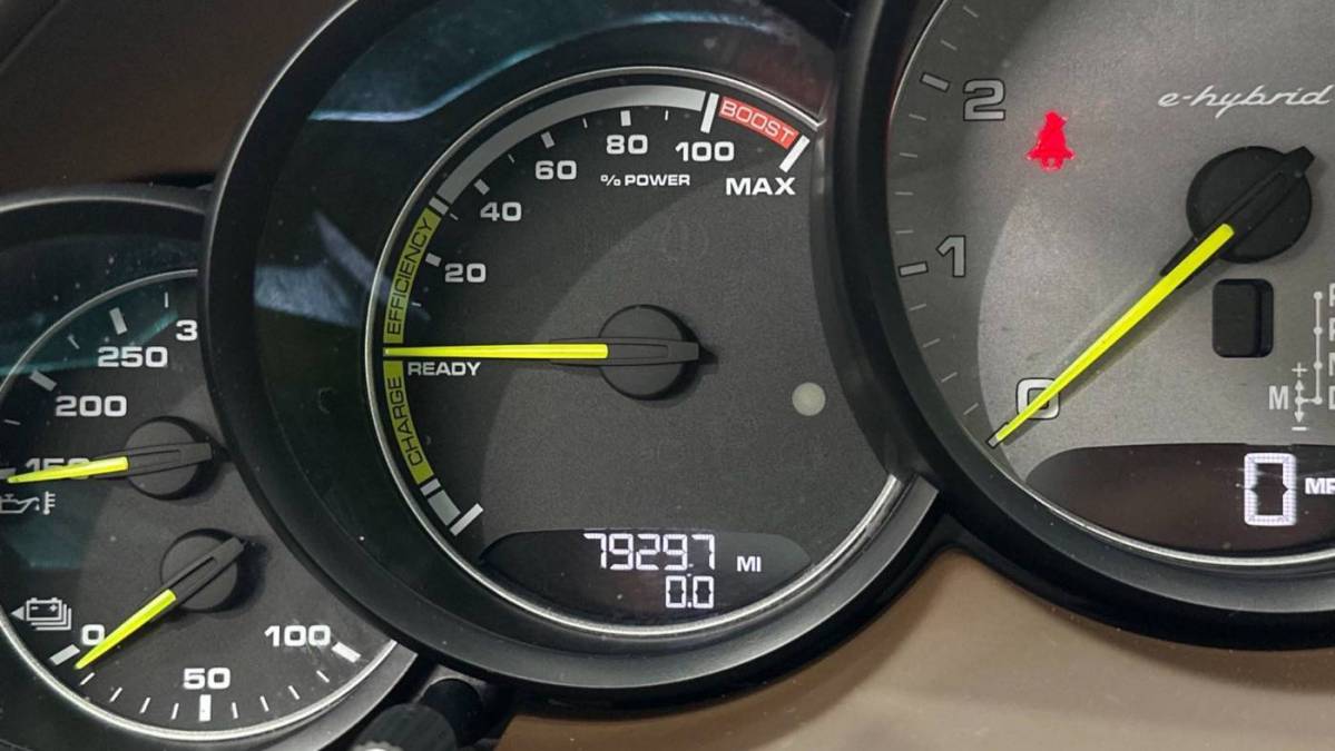 2017 Porsche Cayenne WP1AE2A23HLA71641