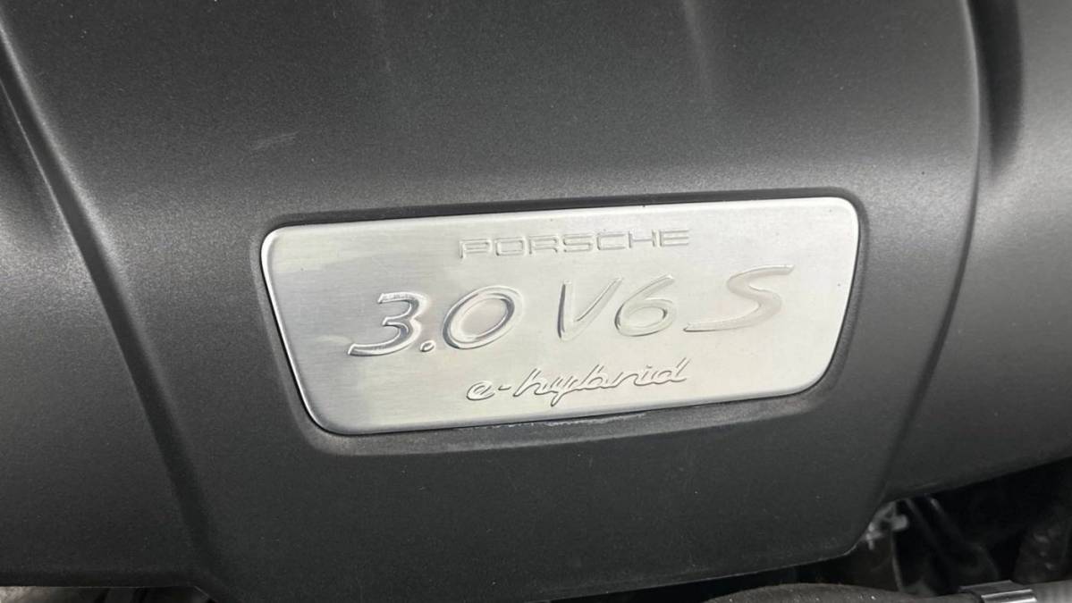 2017 Porsche Cayenne WP1AE2A23HLA71641