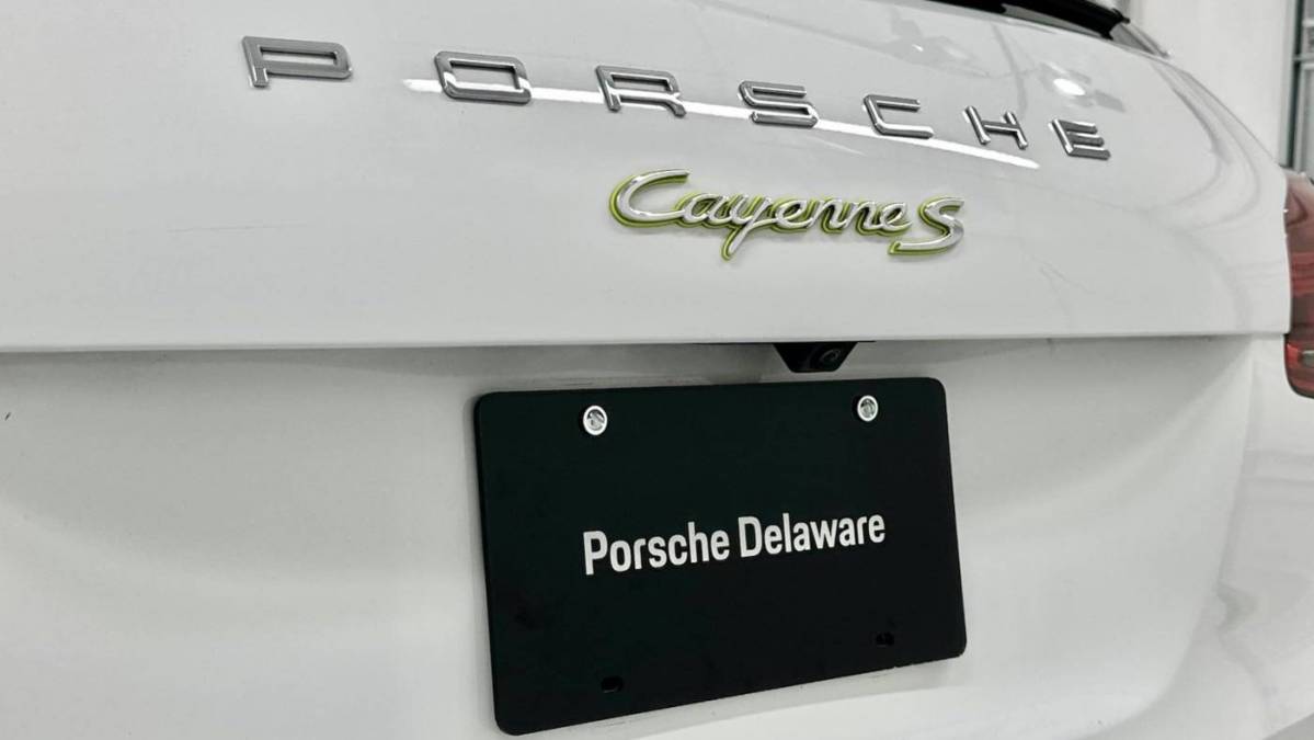 2017 Porsche Cayenne WP1AE2A23HLA71641