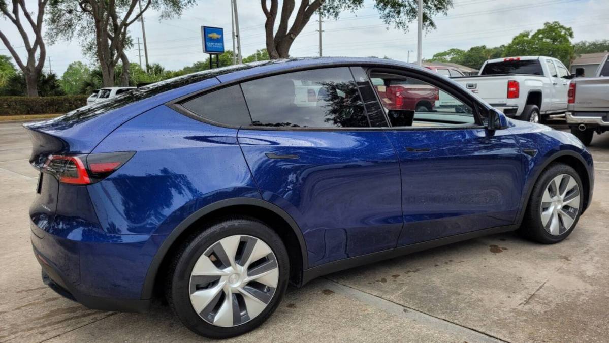 2021 Tesla Model Y 5YJYGDEE0MF122214