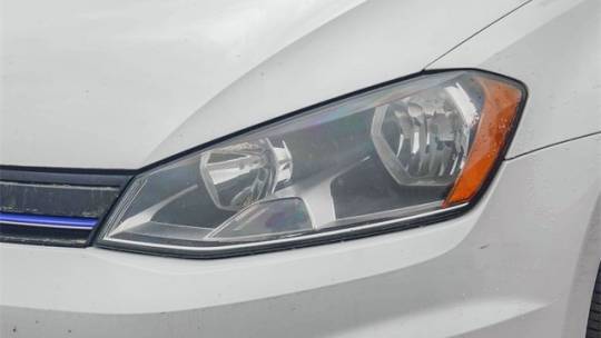 2016 Volkswagen e-Golf WVWKP7AU1GW910665