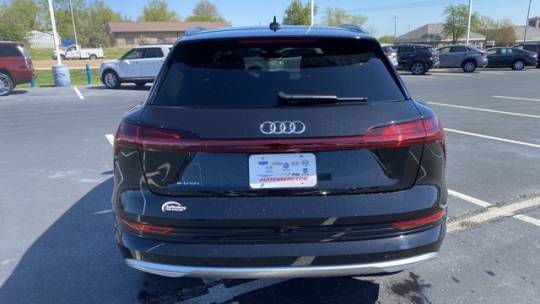 2019 Audi e-tron WA1LAAGE2KB008782