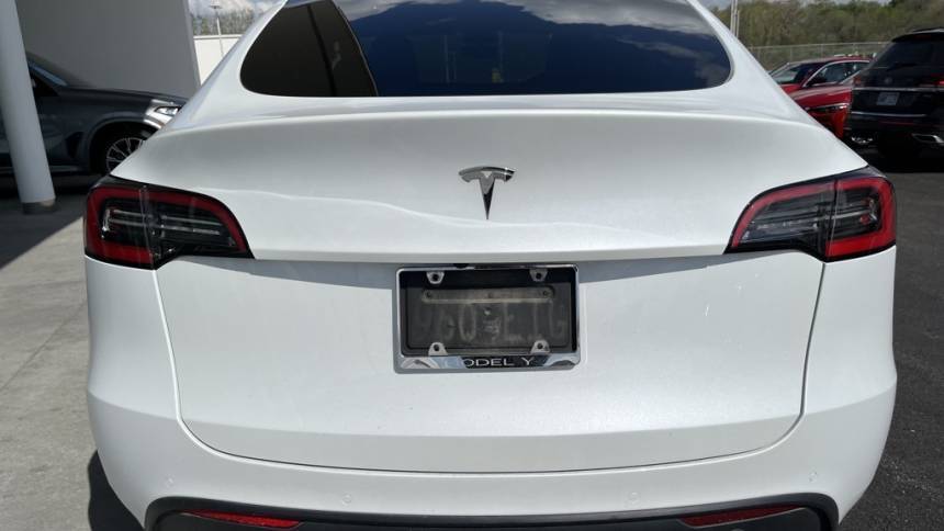 2021 Tesla Model Y 5YJYGDEEXMF097371