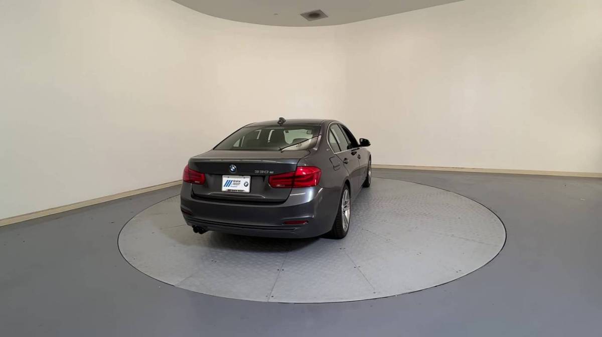 2018 BMW 3 Series WBA8E1C58JA180211
