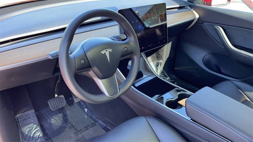 2020 Tesla Model Y 5YJYGDEE3LF015320