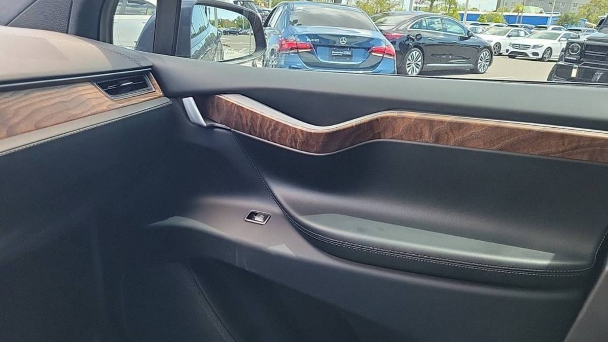 2019 Tesla Model X 5YJXCDE21KF182772