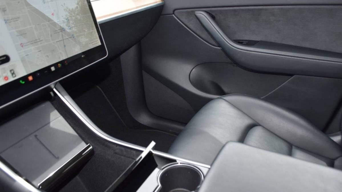 2020 Tesla Model Y 5YJYGDEE3LF055154
