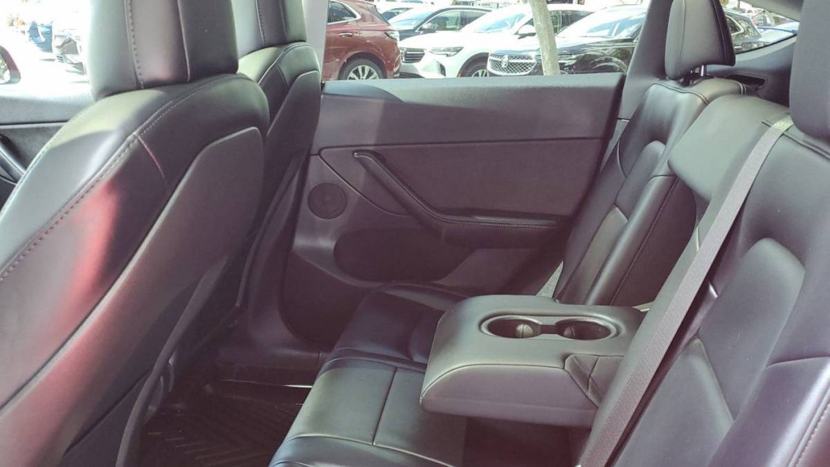 2021 Tesla Model Y 5YJYGDEE5MF184403