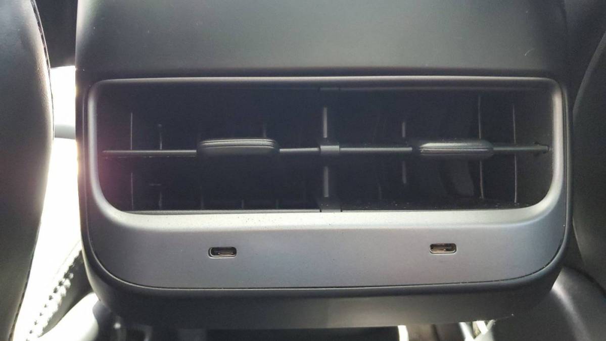 2021 Tesla Model Y 5YJYGDEE5MF184403