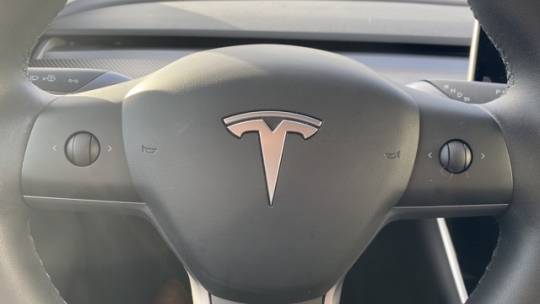 2020 Tesla Model Y 5YJYGDEE2LF010903