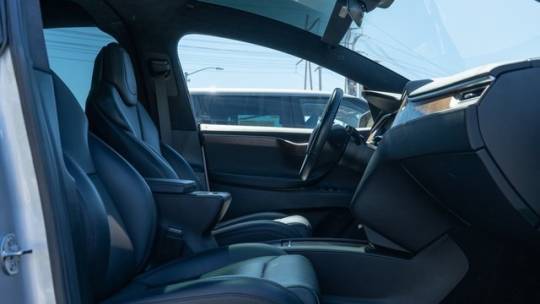2017 Tesla Model X 5YJXCAE25HF074145