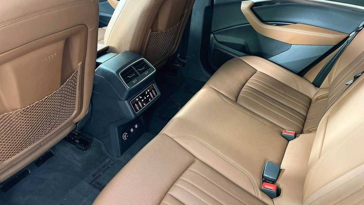 2019 Audi e-tron WA1LAAGE6KB011832