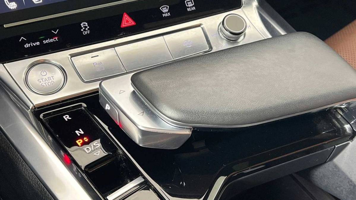 2019 Audi e-tron WA1LAAGE6KB011832