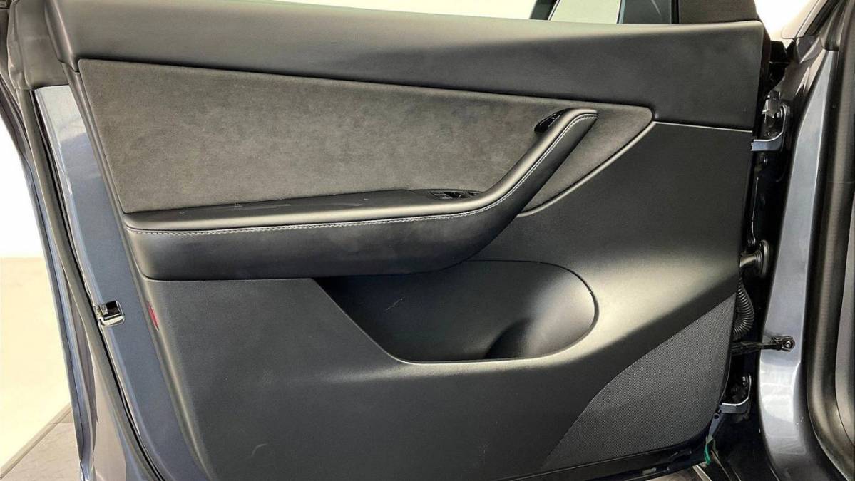 2020 Tesla Model Y 5YJYGDEE3LF018976
