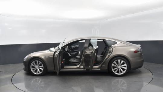 2015 Tesla Model S 5YJSA1E25FF105357